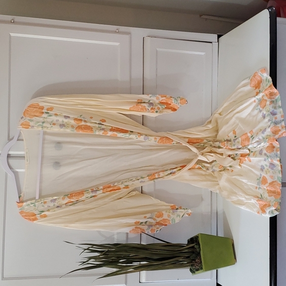 Urban Outfitters Other - Urban Outfitters kimono robe/cover-up in peach/orange floral.  OSFM, EUC